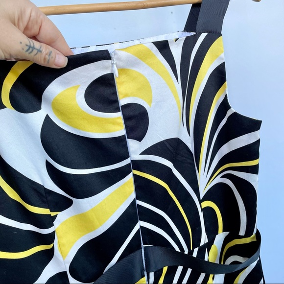 Maggy London Swirl print dress, size 8 $20 - Picture 5 of 11